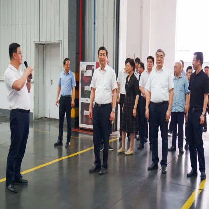 泰州市委常委、統(tǒng)戰(zhàn)部部長張小兵一行來泰隆調研