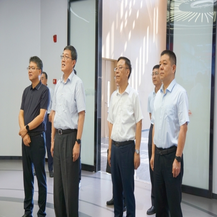 江蘇省政協(xié)黨組成員、副主席姚曉東一行 參觀調研泰隆集團